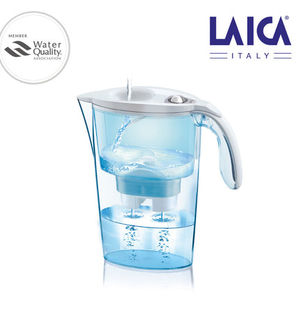 Transparant LAICA Stream J31-CC water cruet with filter, 2.3L capacity, made of polypropylene, for home and kitchen use.