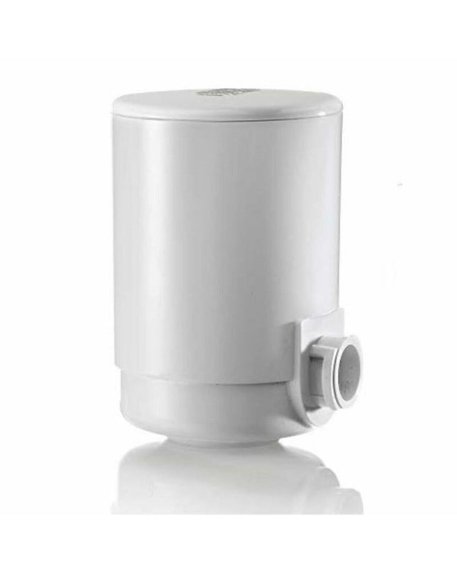 LAICA FR01A01 Hidrosmart Venezia faucet filter attached to kitchen tap, providing clean, filtered water for home use.