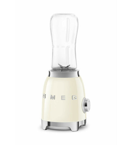Smeg Crème mixer with 300W motor and 600ml capacity, compact kitchen appliance for mixing and blending.