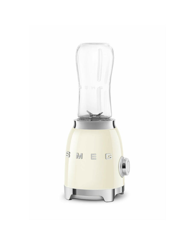 Smeg Crème mixer with 300W motor and 600ml capacity, compact kitchen appliance for mixing and blending.