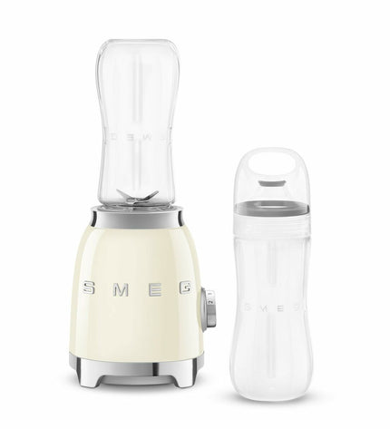 Smeg Crème mixer with 300W motor and 600ml capacity, compact kitchen appliance in a sleek design.
