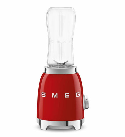 Smeg PBF01RDEU small electric mixer on a kitchen countertop, 300W with a 600ml blending jar, in red color for home cooking.