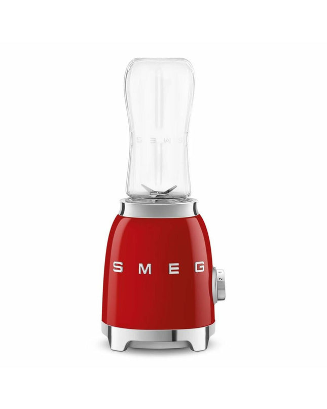 Smeg PBF01RDEU small electric mixer on a kitchen countertop, 300W with a 600ml blending jar, in red color for home cooking.