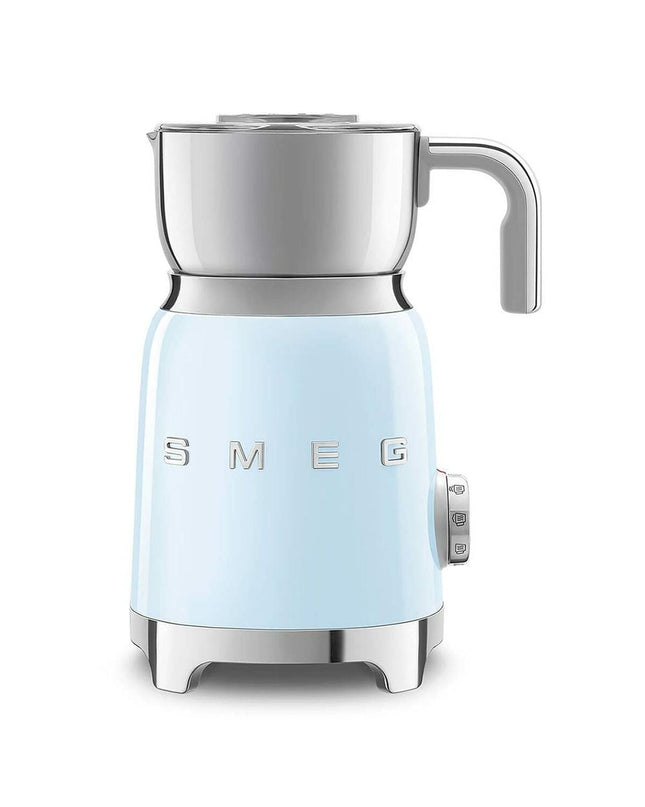 Smeg MFF11PBEU blue milk frother in a retro design, 500W small kitchen appliance for making frothy milk.