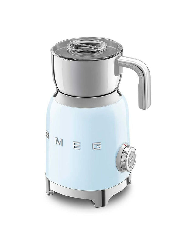 Smeg MFF11PBEU blue milk frother in retro style with 500W power, designed for home kitchen use.