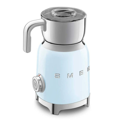 Smeg MFF11PBEU blue milk frother, 500W, vintage 1950s style, compact electric kitchen appliance for coffee and milk frothing.