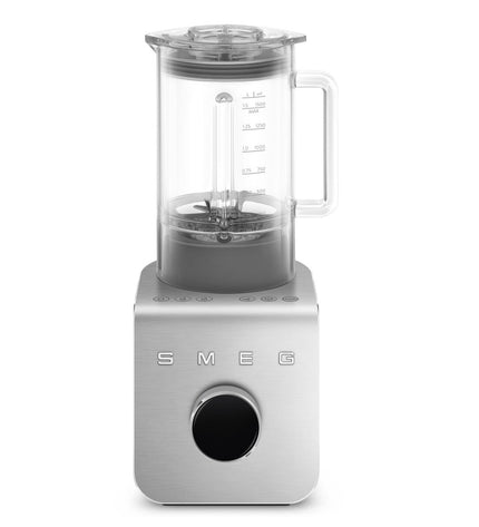 Smeg BLC02EGMEU emerald green 1400W mixer with 1.5L capacity, featuring aluminium body and modern kitchen design