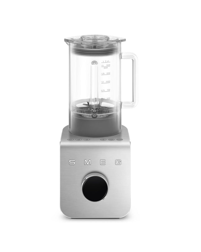 Smeg BLC02EGMEU emerald green 1400W mixer with 1.5L capacity, featuring aluminium body and modern kitchen design
