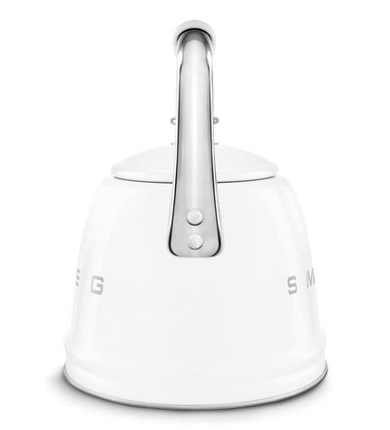Smeg 50's Style WKF01WH teapot in white, 2.3L, with retro design and stainless steel handle, suitable for brewing tea or hot water.