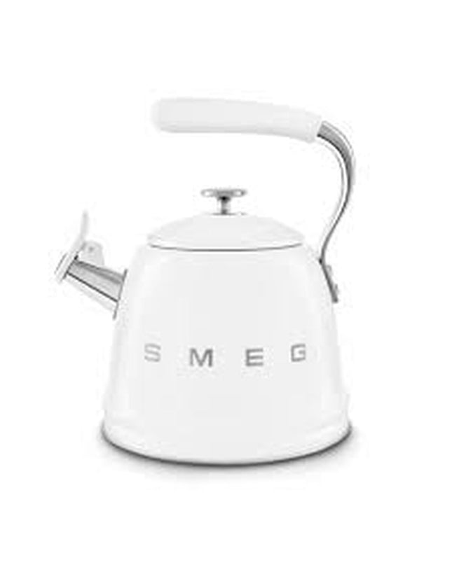 Smeg 50's Style WKF01WH teapot in white with a retro design, 2.3-liter capacity, suitable for home and kitchen use.