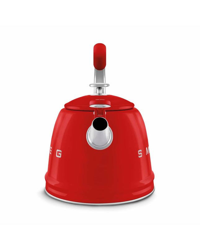 Smeg 50's STYLE WKF01RD teapot in red with a 2.3L capacity, perfect for brewing tea in a stylish kitchen setting.