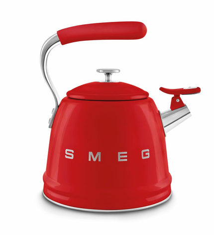 Smeg 50's Style 2.3L teapot in red, vintage design, with a glossy finish and ergonomic handle for boiling water or brewing tea.