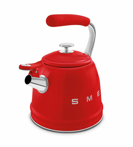 Smeg 50'SSTYLE WKF01RD tea pot in red with 2.3-liter capacity, designed for home and kitchen use, ideal for brewing tea.