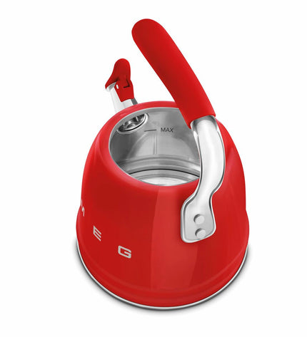 Smeg 50's STYLE electric teapot WKF01RD in red, 2.3L capacity, with a retro design for home kitchen and tea brewing.