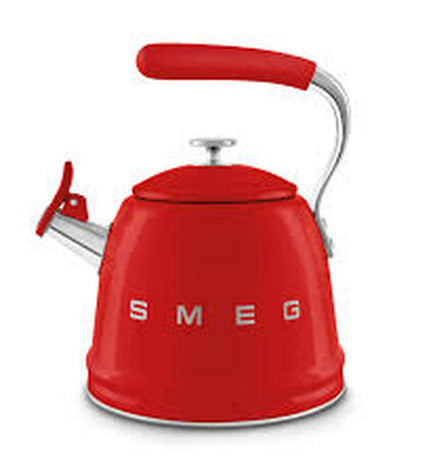 Smeg 50's Style WKF01RD teapot in red, 2.3L capacity, with vintage design and stainless steel spout for brewing tea.