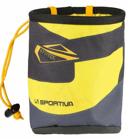Black La Sportiva Wandelrugzak 06G for outdoor activities, with adjustable straps and multiple compartments for hiking and camping.