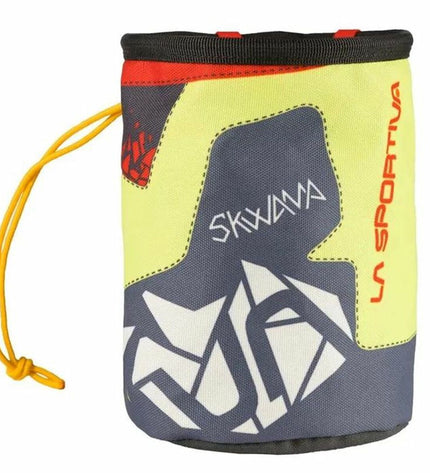Black La Sportiva Wandelrugzak for sport, outdoor, camping, and hiking, featuring adjustable straps and durable design.