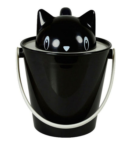 United Pets black cat litter box, durable plastic container designed for cats, with a spacious interior and secure lid.
