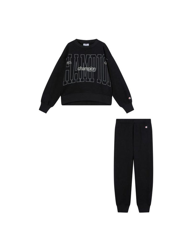 Kids' Champion jogging suit for sports and outdoor activities, featuring a comfortable athletic design and sporty logo.