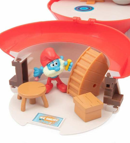 Famosa Playset with colorful toy figures and accessories, part of the speelgoed en games collection featuring dolls and action figures.