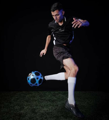 Famosa Bal Famosa toy ball for outdoor play, bright colors, suitable for children’s sports and outdoor activities.