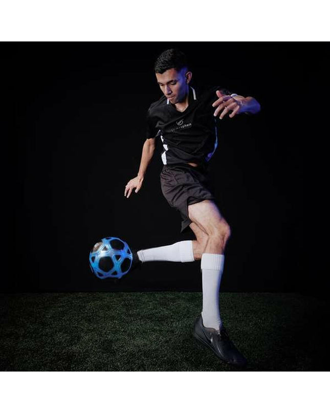 Famosa Bal Famosa toy ball for outdoor play, bright colors, suitable for children’s sports and outdoor activities.
