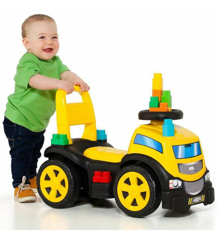 Moltó Driewieler Trucks and Blocks toy set with 89 cm size, featuring colorful trucks and building blocks for kids' outdoor play.