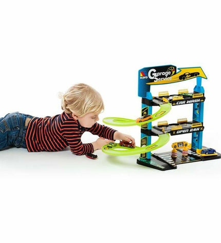 Moltó parking garage toy with three levels, measuring 60x45x34 cm, designed for dolls and action figures.