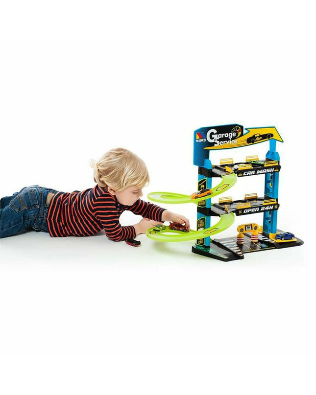 Moltó parking garage toy with three levels, measuring 60x45x34 cm, designed for dolls and action figures.