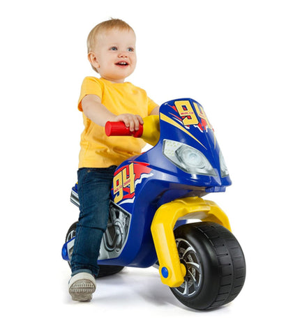 Blue Moltó motocross tricycle for children aged 18 months and up, designed for outdoor play and active fun.