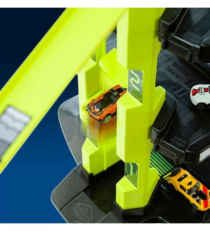 Moltó Super-Parkhaus 152 cm toy parking garage with colorful vehicles and action figures, detailed playset for kids.