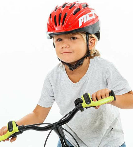 Red Moltó Kinder bike helmet for sports and outdoor cycling, with adjustable straps and ventilation for kids.