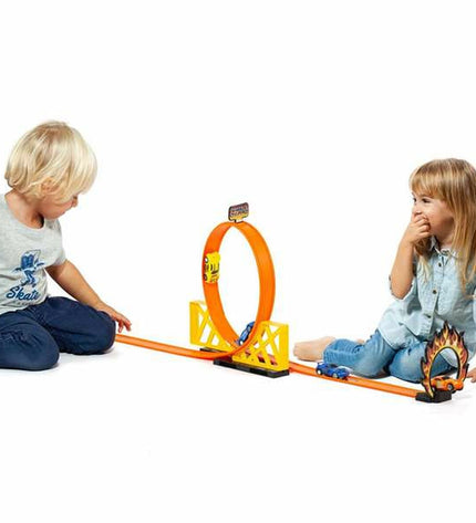 Moltó Racebaan Ultimate Track toy race car track with colorful plastic tracks and racing cars for children.