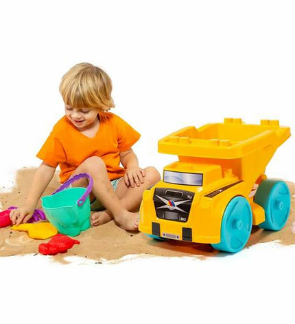 Moltó strandspeelgoedset with colorful plastic balls and accessories for outdoor play, designed for active children.