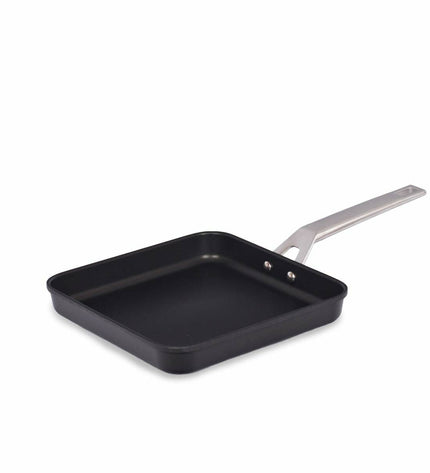 Black Valira AIRE 23cm square pan with aluminum metal construction, ideal for home cooking and kitchen use.