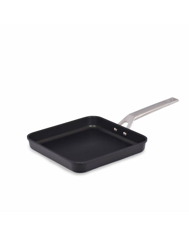 Black Valira AIRE 23cm square pan with aluminum metal construction, ideal for home cooking and kitchen use.