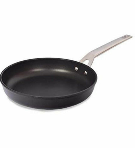 Valira Aire Ind aluminium frying pan in black metal, suitable for household cooking, with a smooth non-stick surface.