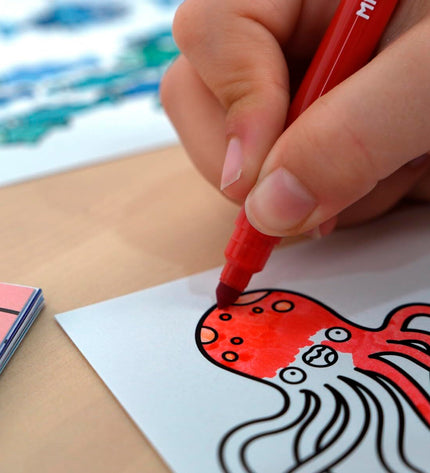 Milan Alien Invasion coloring toy set featuring a Tekenblokje with alien-themed illustrations for creative activities.