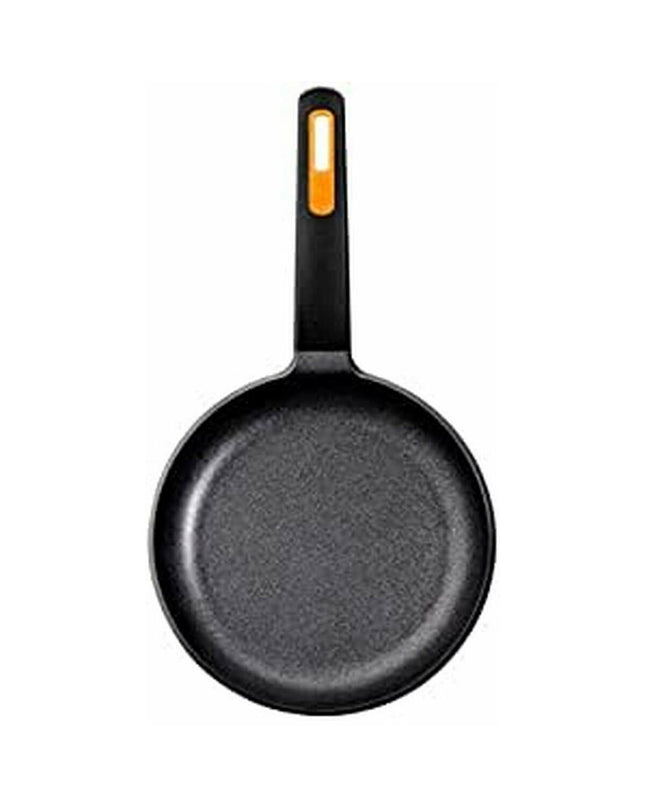 Black BRA Efficient Plus 22 cm aluminum frying pan, ideal for home cooking, shown with a non-stick surface and ergonomic handle.