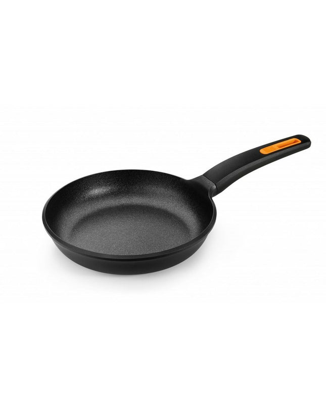 Black BRA Efficient Plus 30cm aluminum frying pan for home cooking, featuring a durable non-stick surface and comfortable handle.