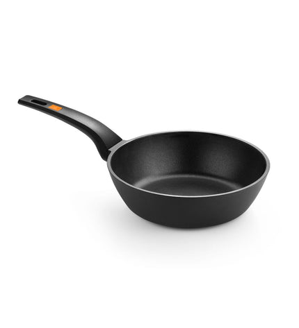 Black aluminium pan BRA A271128, 28 cm diameter, suitable for cooking and household kitchen use.