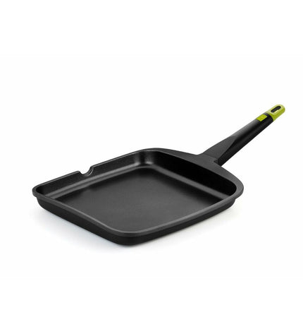 Black BRA Foodie 28x28 cm aluminum frying pan with a 28 cm diameter, suitable for cooking and kitchen use.