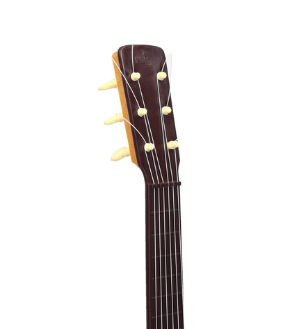 Reig Spaanse kindergitaar, speelgoed muziekinstrument for kinderen, with a small wooden body and nylon strings.