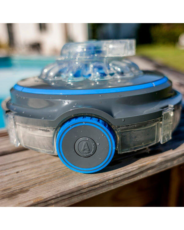 Gre Wet Runner Plus RBR75 zwembad robot stofzuiger in action, cleaning pool floor with adjustable brushes and sleek design.