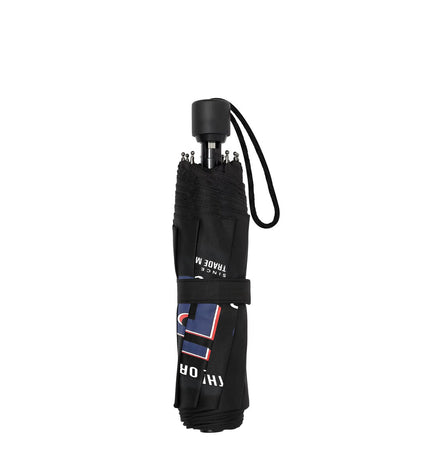 BlackFit8 compact folding umbrella in black and navy with 98 cm diameter, designed for travel and urban use.