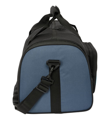 BlackFit8 Sporttas California in blue and black, 55x26x27 cm, designed for sport and outdoor use with multiple compartments.