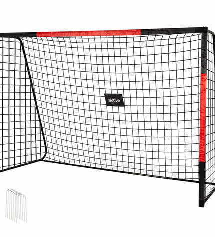 Aktive voetbaldoel voor sport en outdoor use, geschikt voor voetbaltraining en wedstrijden, zwart metalen frame en net.