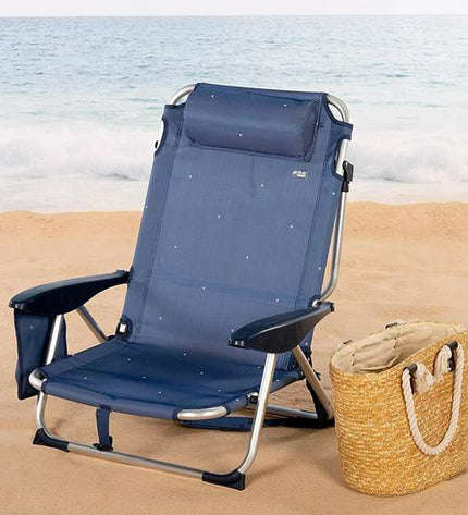 Aktive donkerblauwe strandstoel met afmetingen 51x45x76 cm, geschikt voor sport, outdoor, kamperen en wandelen.