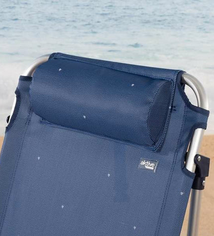 Aktive donkerblauwe strandstoel met afmetingen 51x45x76 cm, geschikt voor outdoor, camping en wandelen.