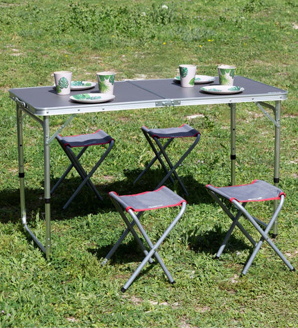 Aktive Tafel Aktive Grijs for outdoor camping and hiking, featuring a sturdy design suitable for outdoor activities.